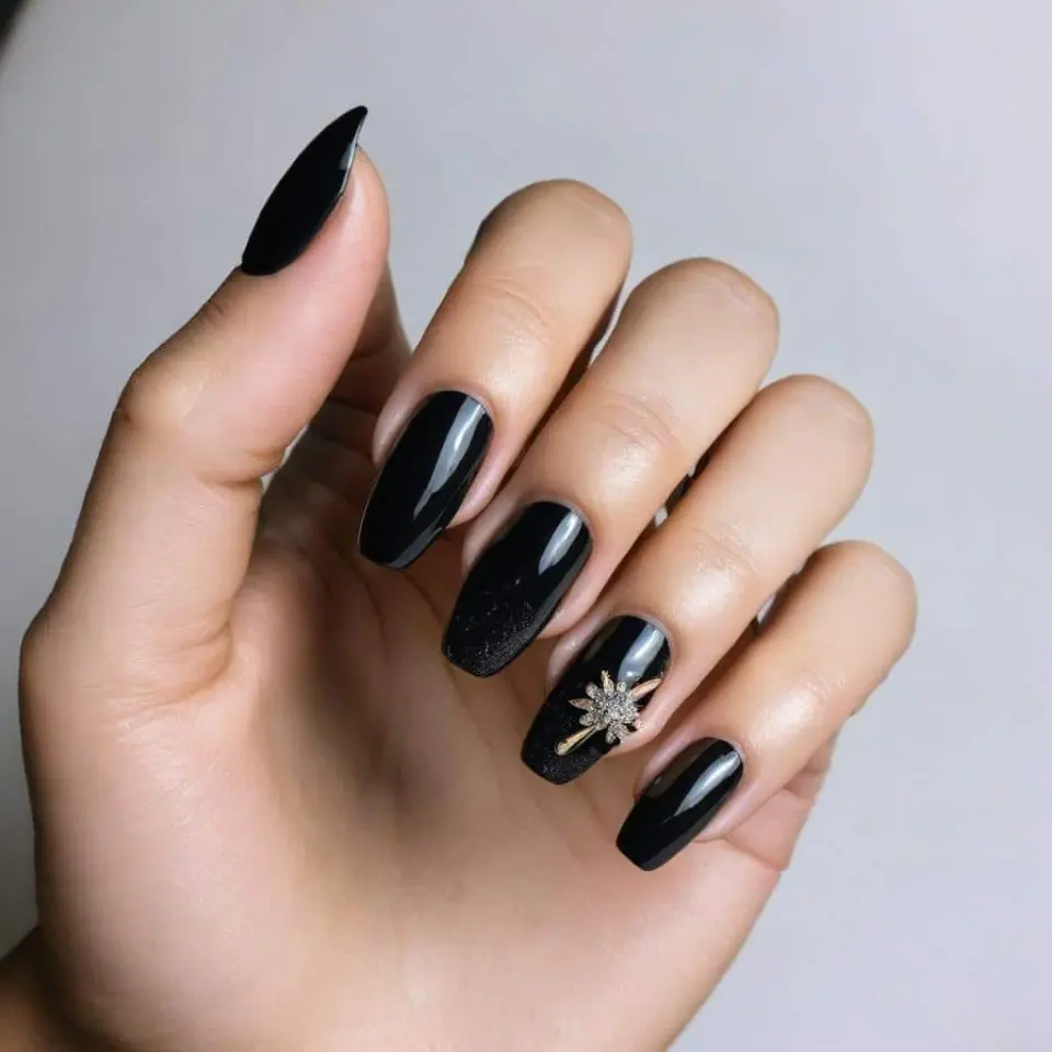 Black Nails Designs – 6