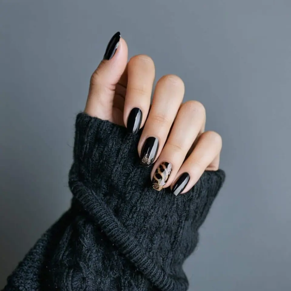 Black Nails Designs – 7