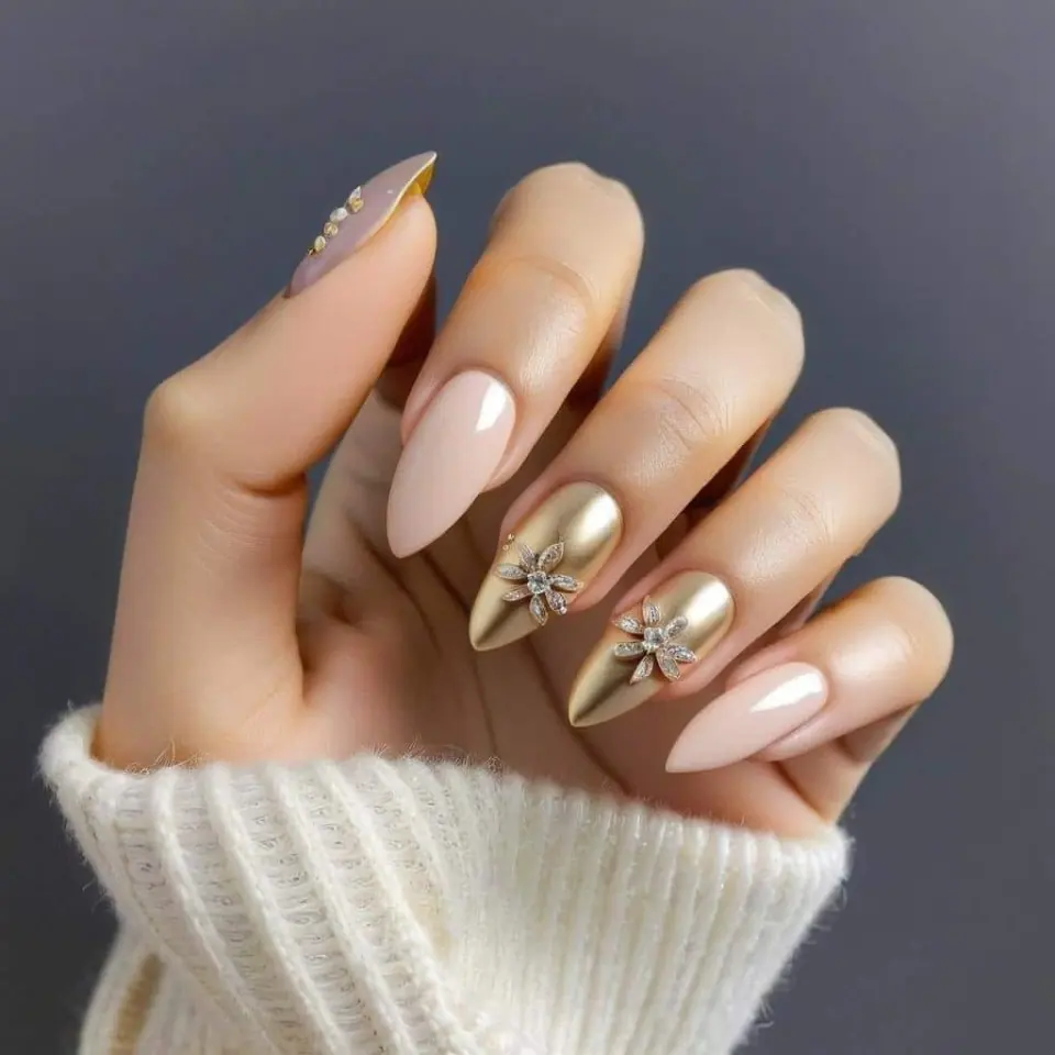 Gold Nail Polish Inspo – 4